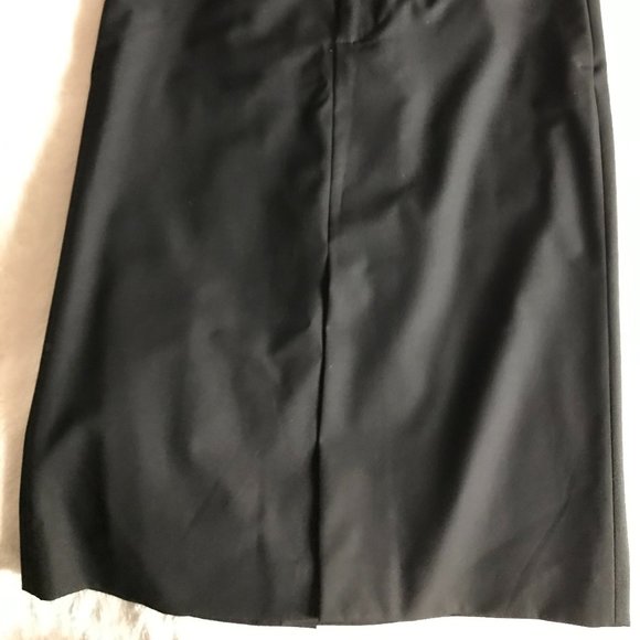 Zara Front and back cut black skirt_Size 4. - Picture 2 of 6
